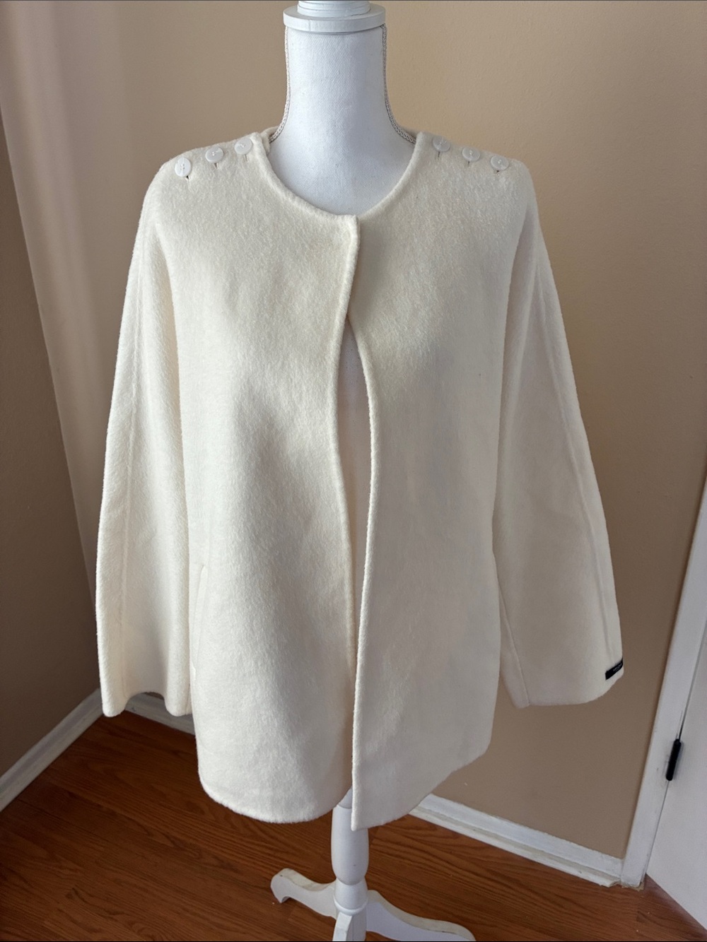 ARSOIE YEARS 100% Wool Cape Coat Shoulder Buttons pockets one snap closure